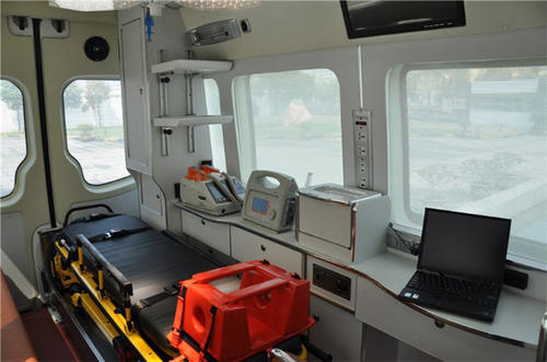 成县救护车内部
